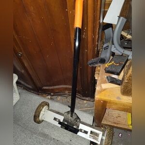 Black and Orange Manual Lawn Edger
